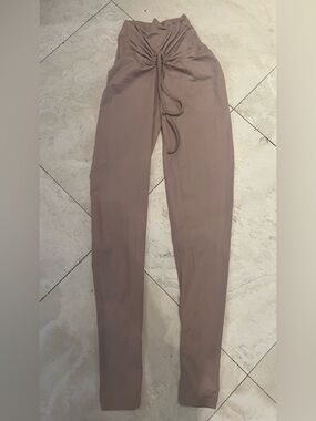 Diamond Fit Leggings in Taupe